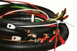 Ergonomie-Tests an Kabeln und Clips in der Automobilindustrie